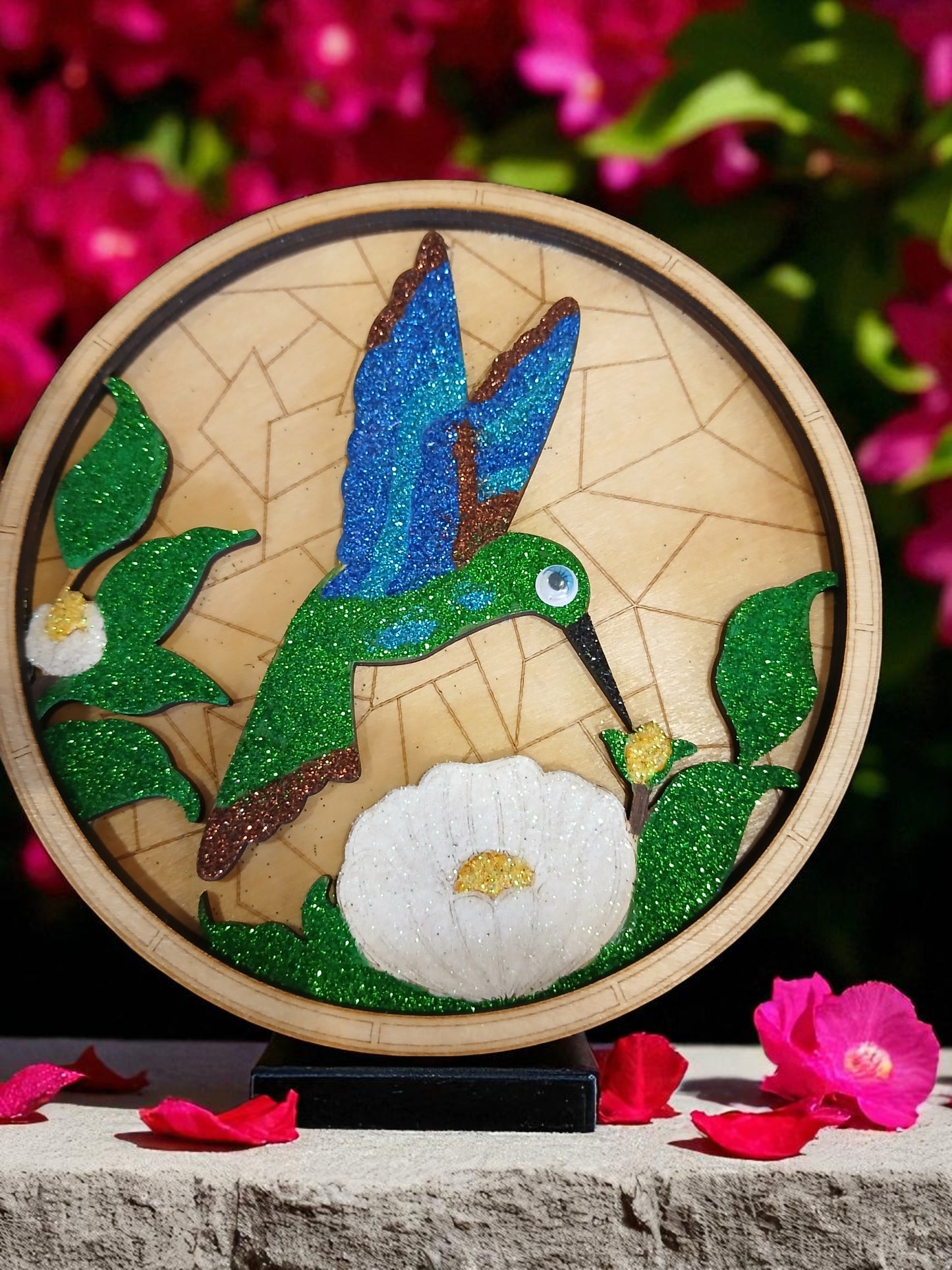 Colibri en bois découpé au laser – Décoration murale avec fond vitrail – Artisanat français