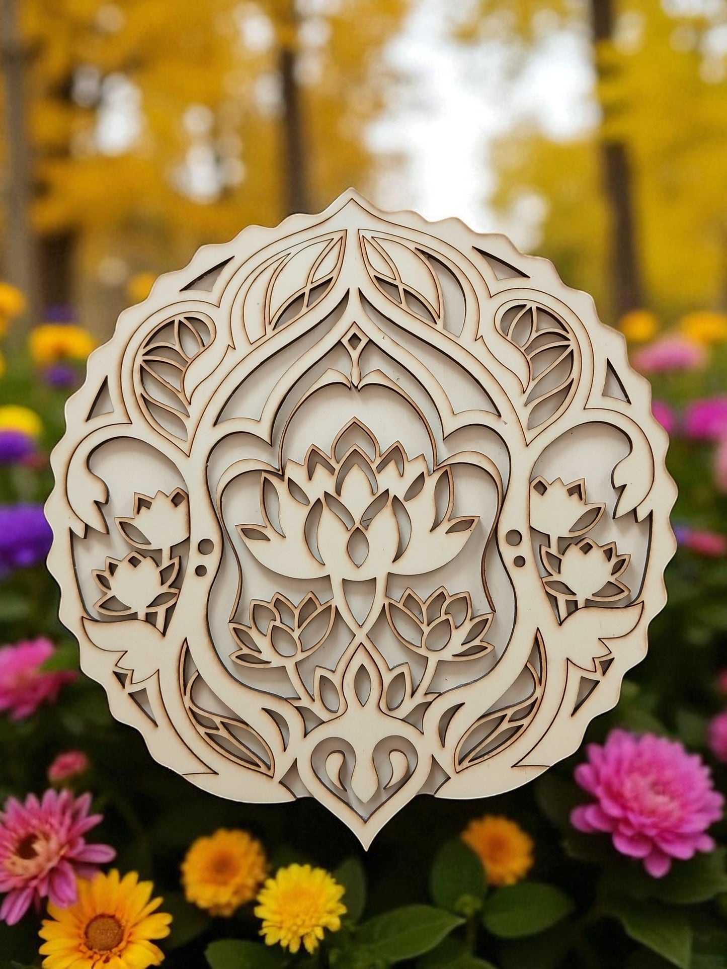 Fleur de lotus et décor zen en découpe laser