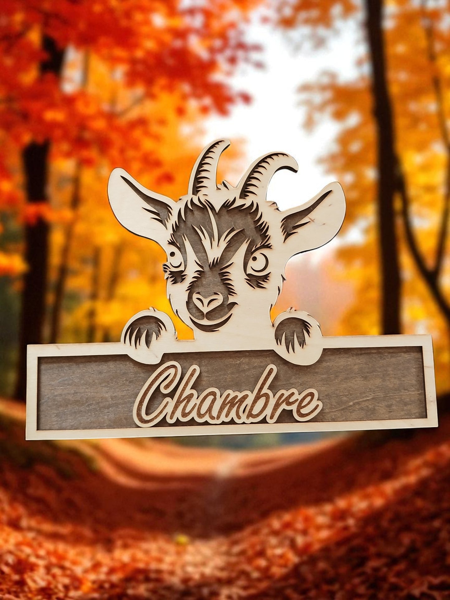 Plaque de chambre en bois – Tête de chèvre en découpe laser