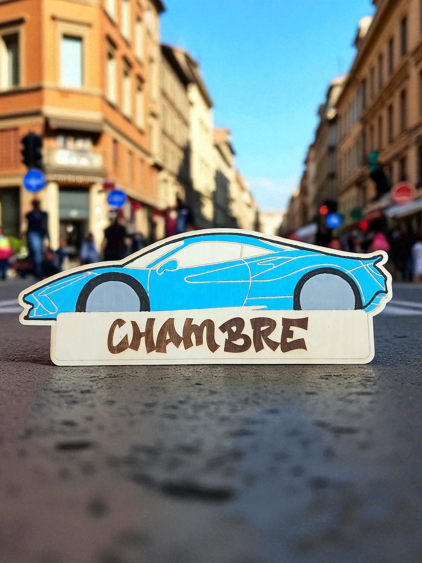 Plaque de porte chambre enfant – Voiture de sport bleue en bois décoratif