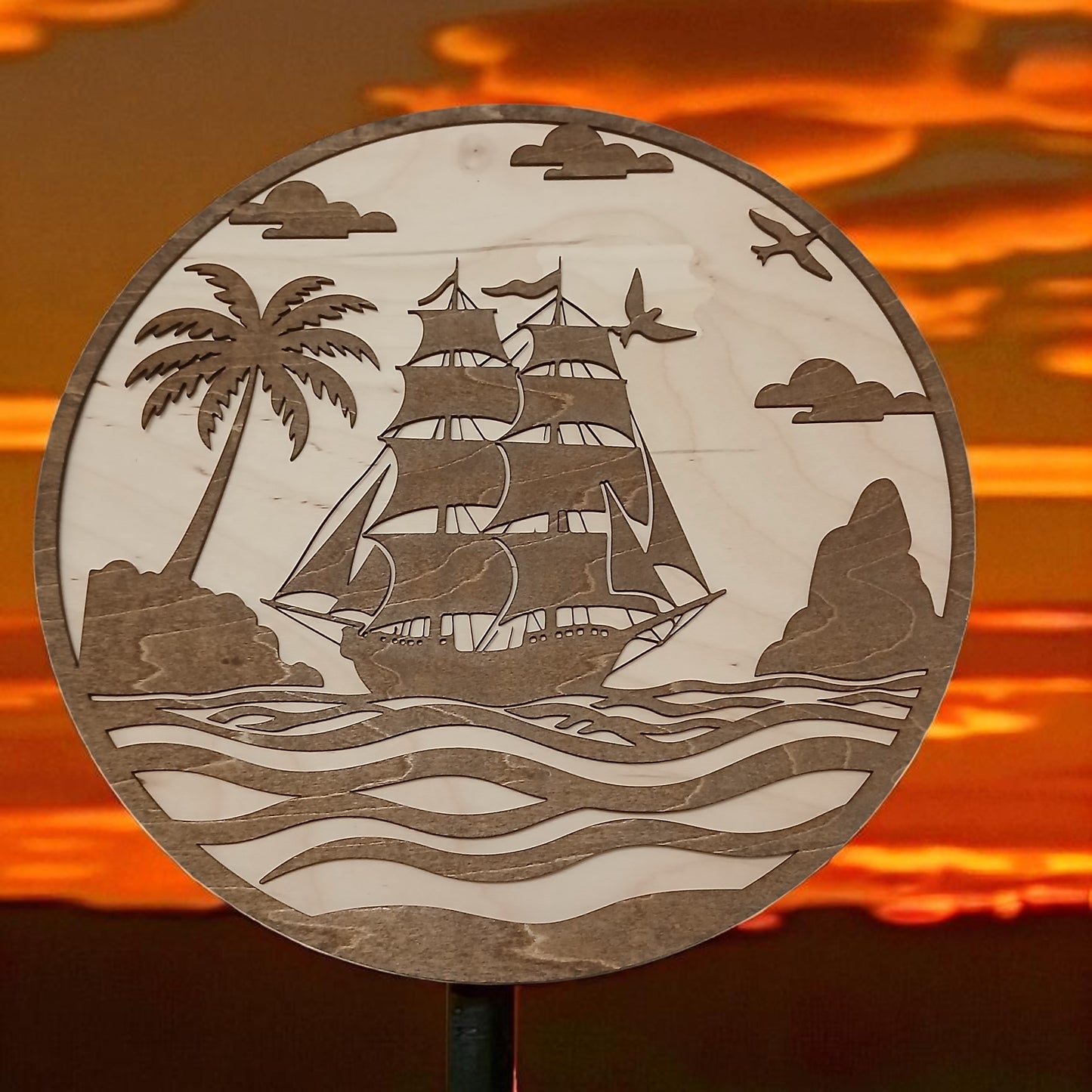Tableau voilier en bois découpé au laser – Décoration murale marine artisanale